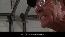 Bác sĩ quan đit nhau ...