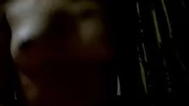 Ba cô gái với người  ...