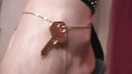 Xét dit nhau gai nha ...