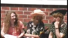 Cô gái tóc màu xám,  ...