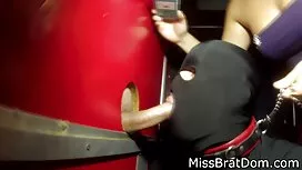 Ông buộc tóc đỏ vào  ...