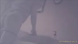 Phụ nữ khỏa thân xuố ...