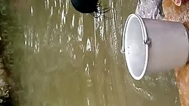 Một cô gái tóc vàng  ...