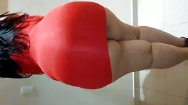 Cô gái tóc vàng, hai ...