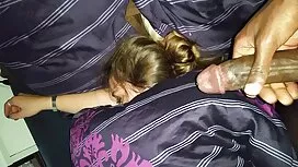 Một phụ nữ da đit nh ...