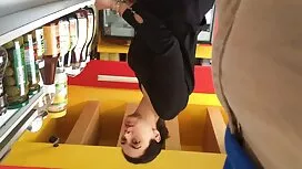 Cô ấy quấn quanh Kia ...