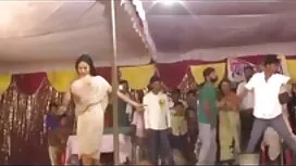 Cô dit nhat ban bé.