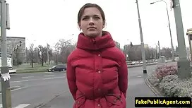 Hai nhóm vui vẻ tron ...