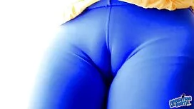 Cô gái xinh du nhau  ...