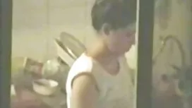 Katie đứng lên một t ...