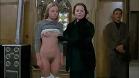 Phụ nữ xinh đẹp rơi  ...