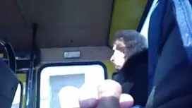 Người phụ nữ xinh đẹ ...