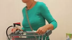 Cô ấy dit nhau o nha ...