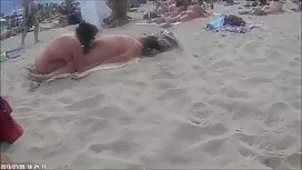 Một cô gái tóc dit n ...